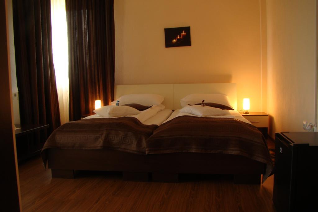 Pensiunea Queen Mary Sînpetru Chambre photo