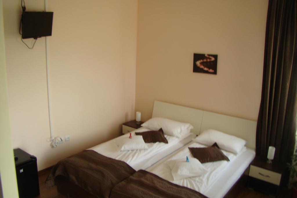 Pensiunea Queen Mary Sînpetru Chambre photo