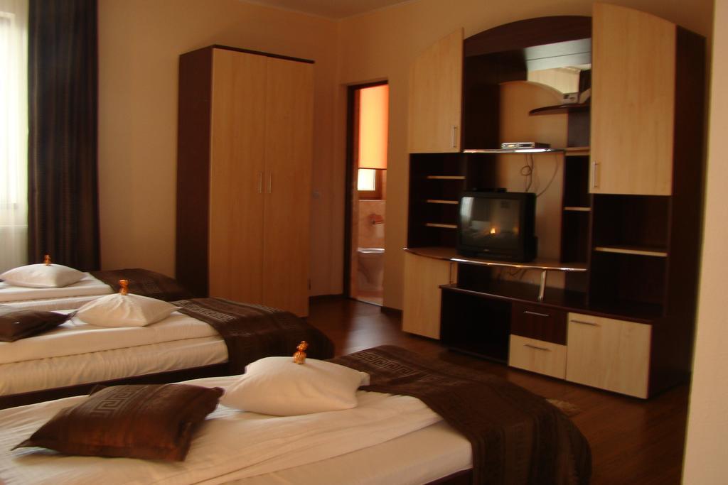 Pensiunea Queen Mary Sînpetru Chambre photo